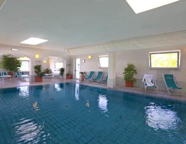 Imagen de la piscina del Hotel Terme Villa Teresa. Foto 12