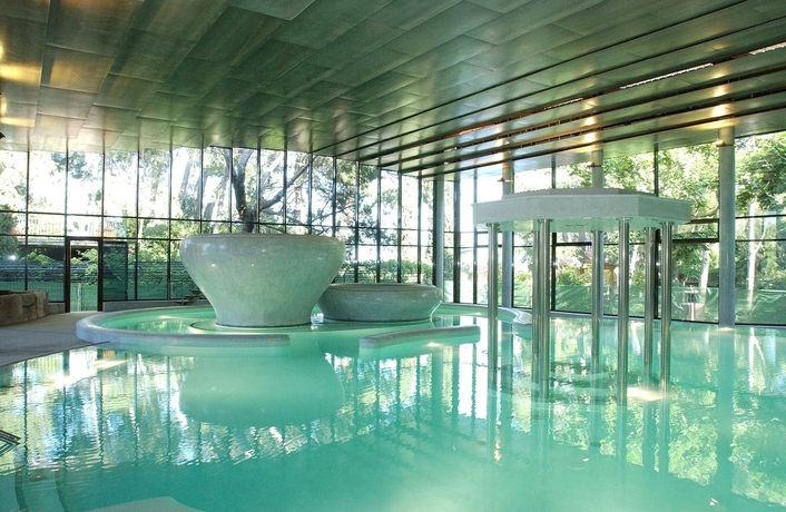Imagen de la piscina del Hotel Termes Montbrio. Foto 10