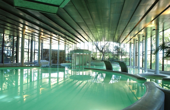 Imagen de la piscina del Hotel Termes Montbrio. Foto 11