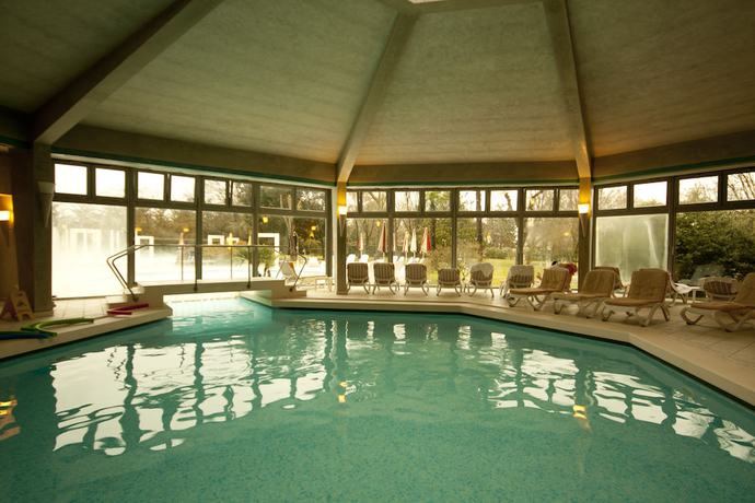Imagen de la piscina del Hotel Termeterna Longevity Spring Resort. Foto 17