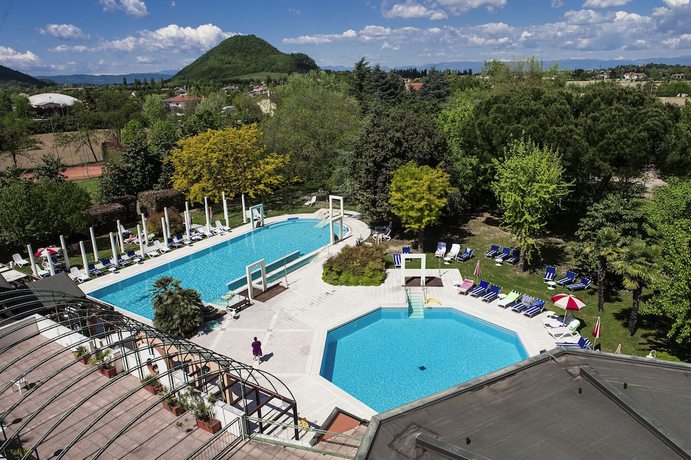 Imagen de los interiores del Hotel Termeterna Longevity Spring Resort. Foto 12