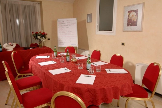 Imagen de los interiores del Hotel Terminal, Milán. Foto 11