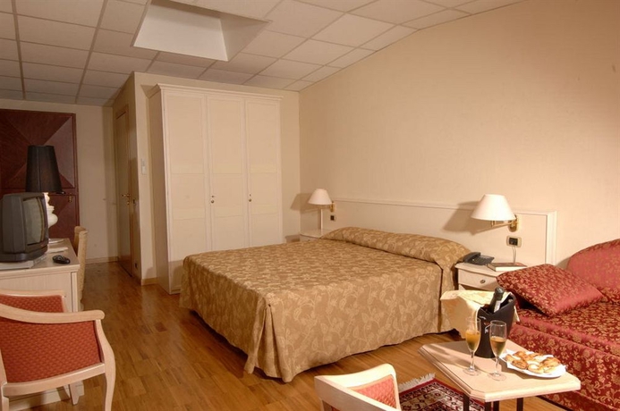 Imagen de la habitación del Hotel Terminal, Milán. Foto 6