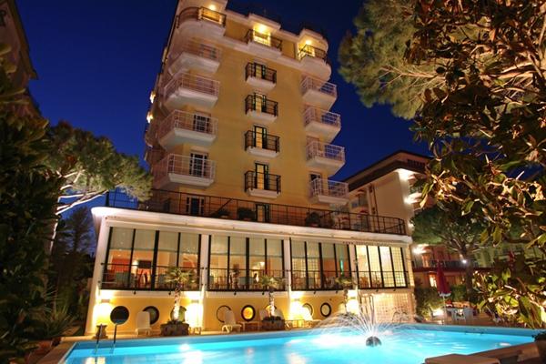 Imagen general del Hotel Termini Beach Hotel and Suite. Foto 1