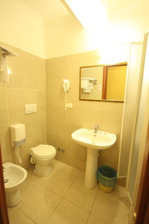 Imagen de la habitación del Hotel Termini. Foto 9