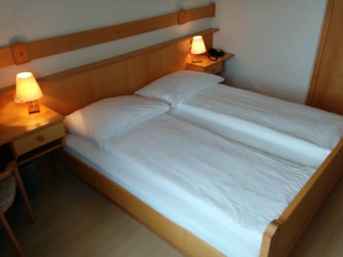 Imagen de la habitación del Hotel Terminus, SAMEDAN . Foto 8