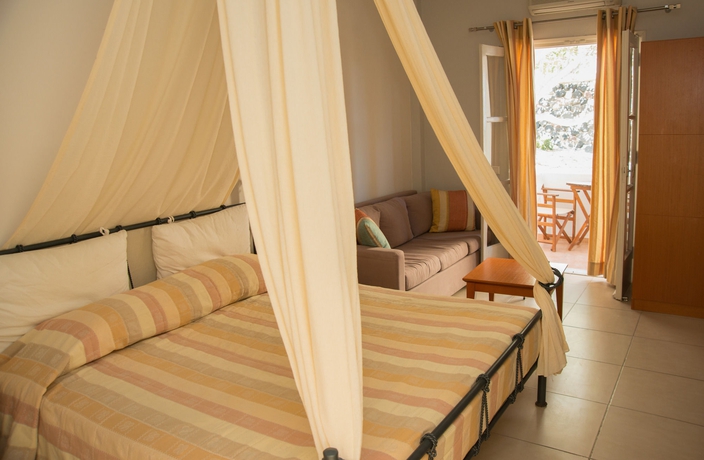 Imagen de la habitación del Hotel Terra Blue Santorini. Foto 4