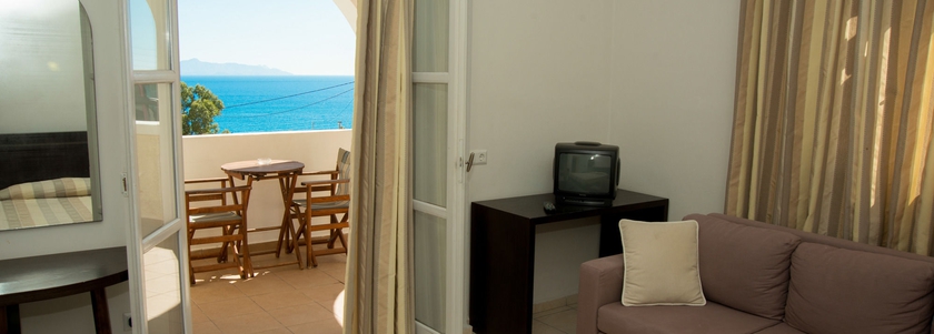 Imagen de la habitación del Hotel Terra Blue Santorini. Foto 8