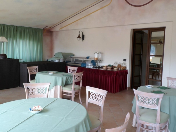 Imagen del bar/restaurante del Hotel Terra Di Gallura. Foto 2