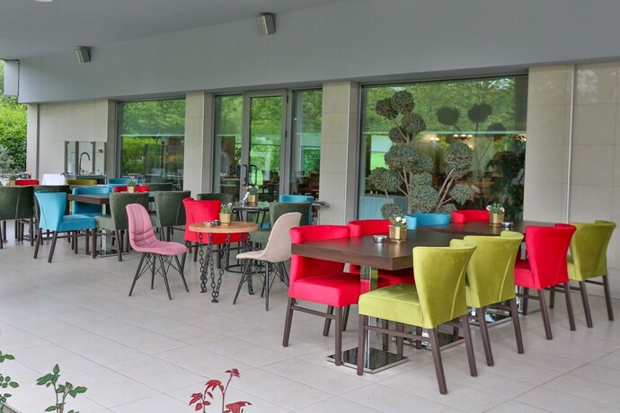 Imagen del bar/restaurante del Hotel Terra Europe Brontes. Foto 15