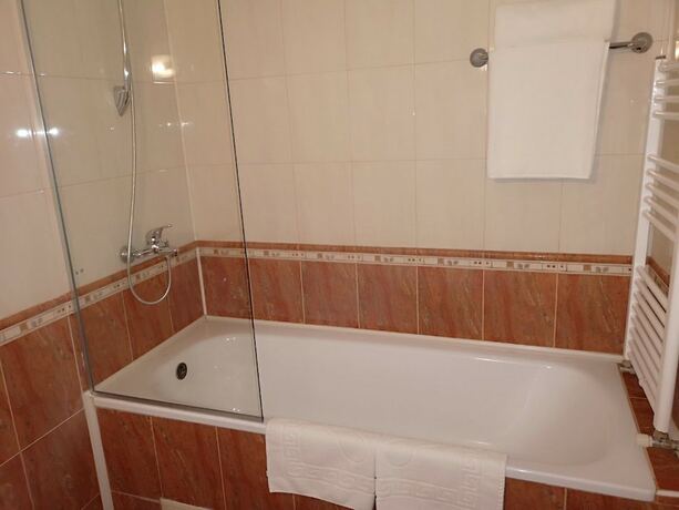 Imagen general del Hotel Terra Europe Brontes. Foto 13