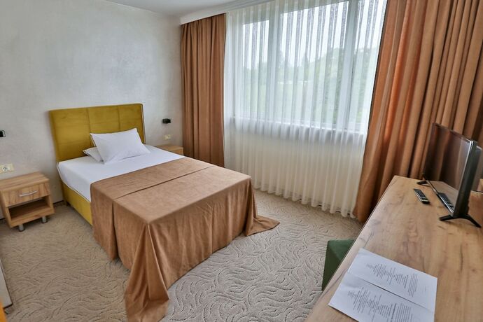 Imagen de la habitación del Hotel Terra Europe Brontes. Foto 19