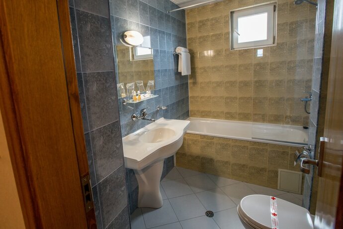 Imagen de la habitación del Hotel Terra Europe Brontes. Foto 22