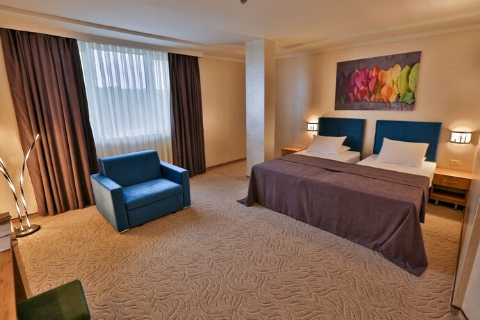 Imagen de la habitación del Hotel Terra Europe Brontes. Foto 24