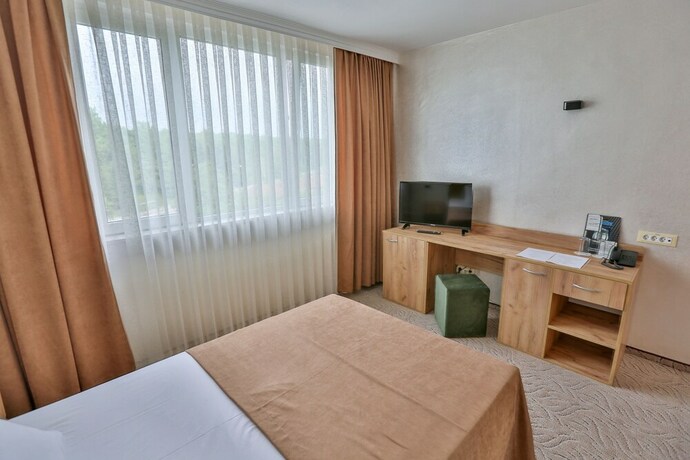 Imagen de la habitación del Hotel Terra Europe Brontes. Foto 30