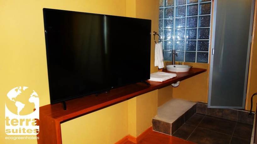 Imagen de la habitación del Hotel Terra Suites ecogreenhotels. Foto 7