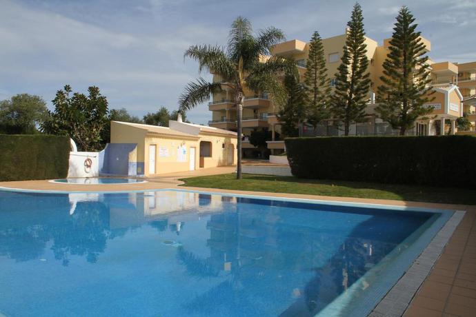 Imagen de la piscina del Hotel Terracos Do Vau Aparthotel. Foto 8