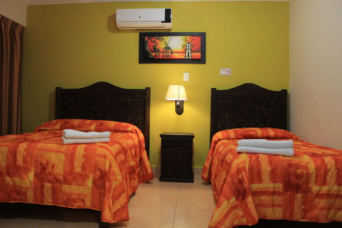 Imagen de la habitación del Hotel Terracota Corner Room. Foto 5