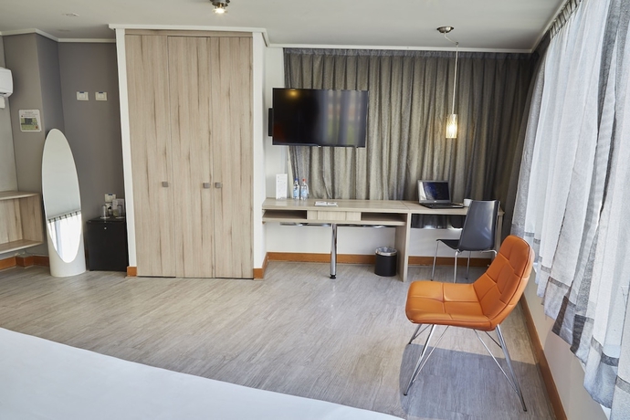 Imagen de la habitación del Hotel Terrado Lyon. Foto 9