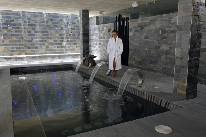 Imagen de la piscina del Hotel Terrado Suites Antofagasta. Foto 17