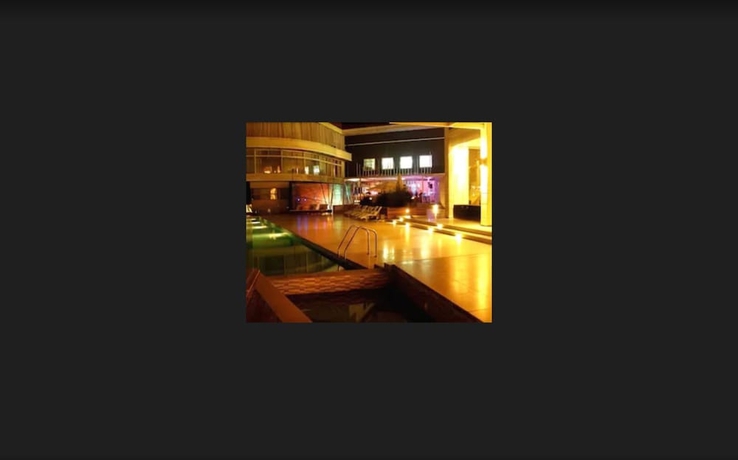 Imagen de la piscina del Hotel Terrado Suites Antofagasta. Foto 18