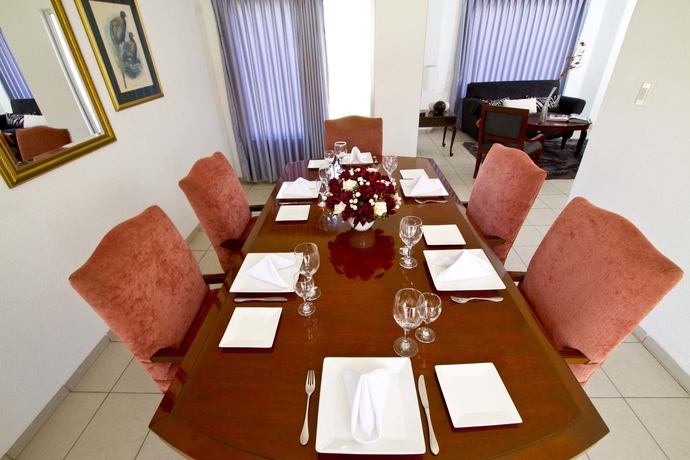 Imagen de la habitación del Hotel Terranova Suites. Foto 4