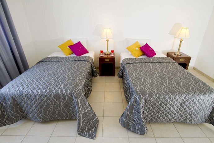 Imagen de la habitación del Hotel Terranova Suites. Foto 8