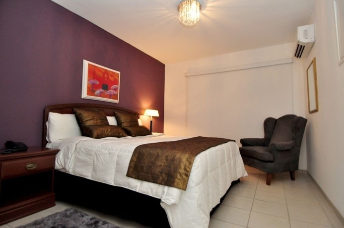 Imagen de la habitación del Hotel Terranova Suites. Foto 9