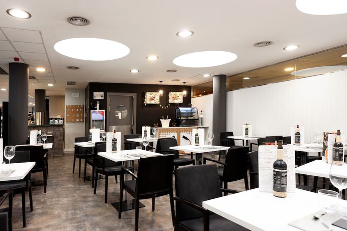 Imagen del bar/restaurante del Hotel Terrassa Confort. Foto 3