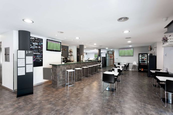 Imagen del bar/restaurante del Hotel Terrassa Confort. Foto 4