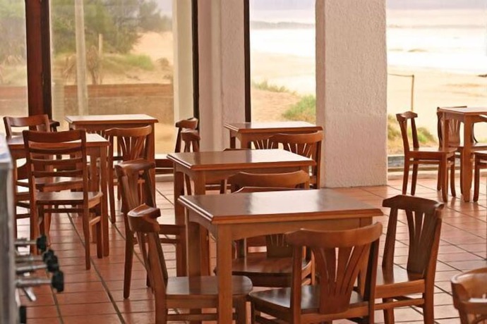 Imagen del bar/restaurante del Hotel Terrazas De Costa Azul. Foto 2