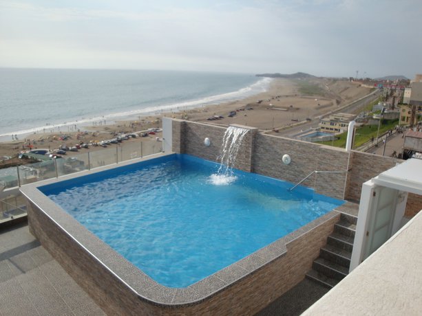 Imagen de la piscina del Hotel Terrazas Del Mar. Foto 18