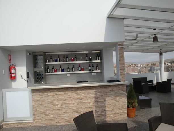 Imagen del bar/restaurante del Hotel Terrazas Del Mar. Foto 5