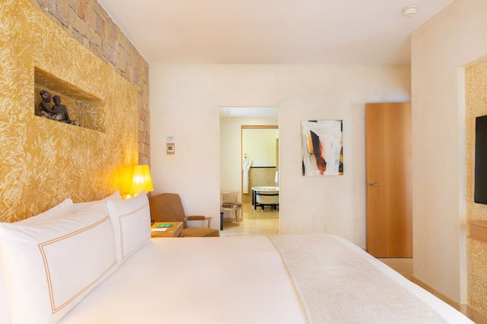 Imagen de la habitación del Hotel Terre Blanche Spa Golf Resort. Foto 5