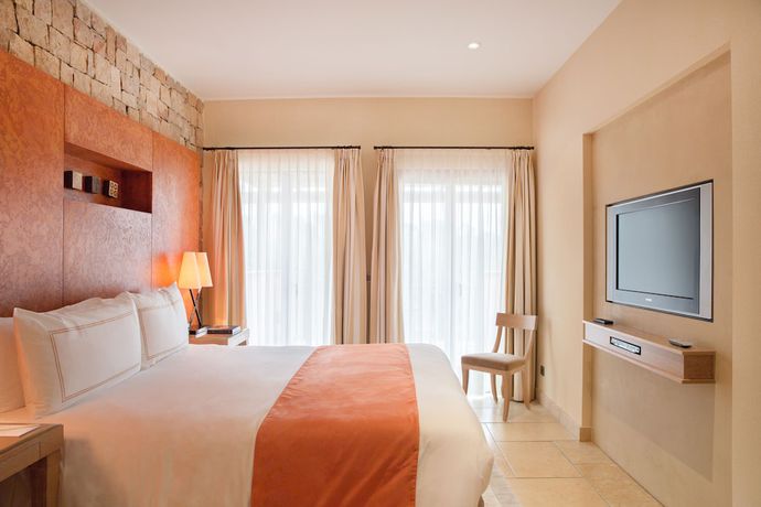 Imagen de la habitación del Hotel Terre Blanche Spa Golf Resort. Foto 10