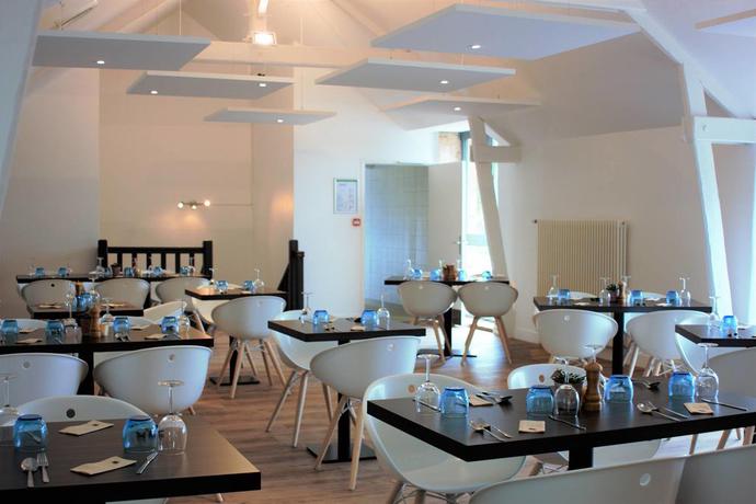 Imagen del bar/restaurante del Hotel Terres De France - Domaine Du Moulin Neuf. Foto 2