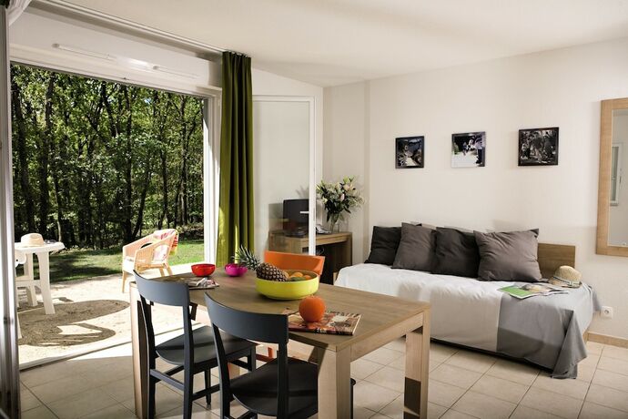 Imagen general del Hotel Terres De France - Le Domaine Du Golf. Foto 7