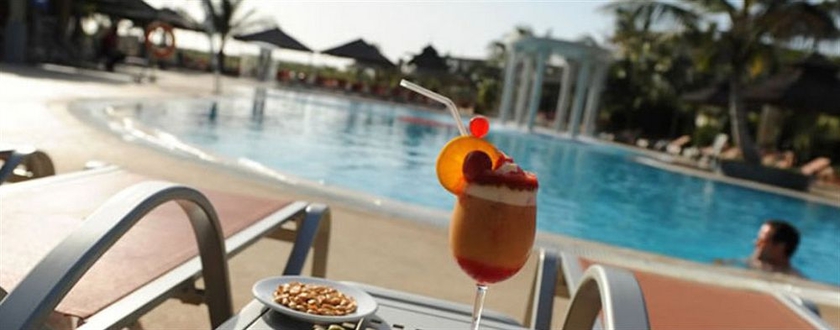 Imagen de la piscina del Hotel Terrou-bi Resort. Foto 10