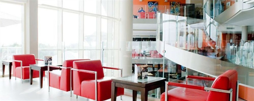 Imagen del bar/restaurante del Hotel Terrou-bi Resort. Foto 3