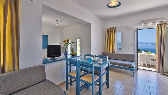 Imagen de la habitación del Hotel Tersanas Village Apartments. Foto 7