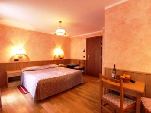 Imagen de la habitación del Hotel Tersiva. Foto 9