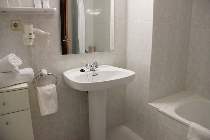 Imagen de la habitación del Hotel Teruel. Foto 9