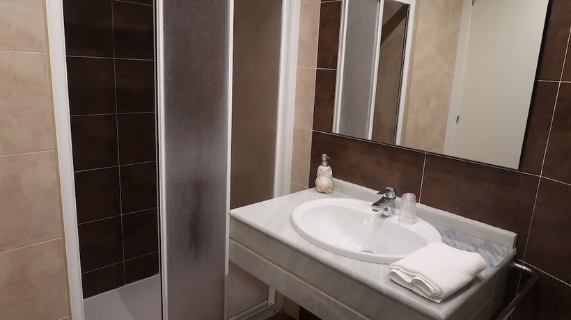 Imagen de la habitación del Hotel Teruel Plaza. Foto 18