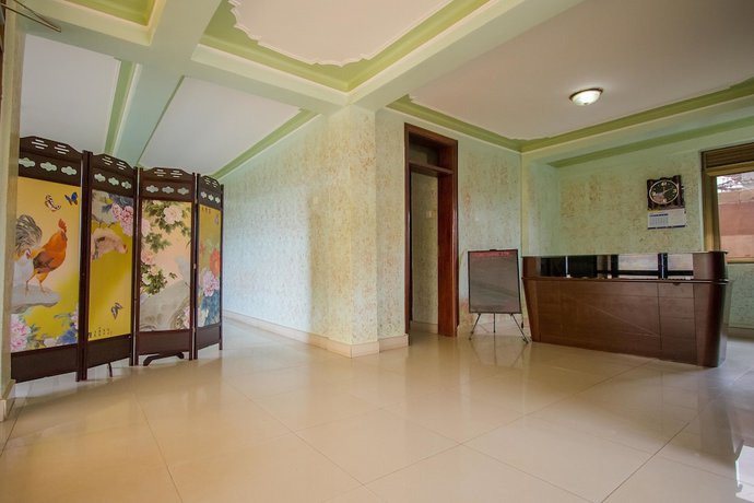 Imagen de los interiores del Hotel Tesh. Foto 18