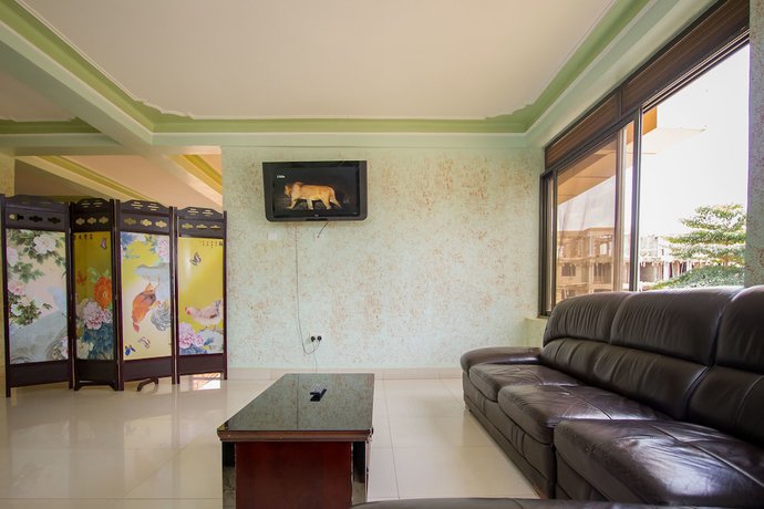 Imagen del bar/restaurante del Hotel Tesh. Foto 2