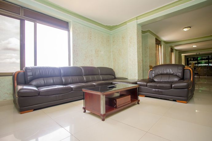 Imagen de los interiores del Hotel Tesh. Foto 20