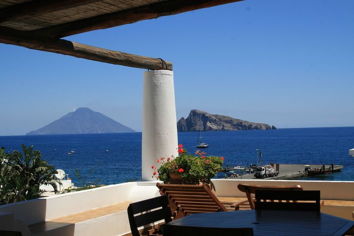 Imagen de los exteriores del Hotel Tesoriero. Foto 13