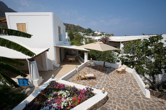 Imagen de los exteriores del Hotel Tesoriero. Foto 14