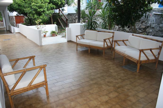 Imagen de los exteriores del Hotel Tesoriero. Foto 15