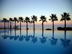 Imagen de la piscina del Hotel Tesoro Blu Hotel and Spa. Foto 14